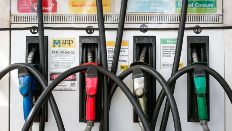 Foto posto de gasolina; Fim da Paridade de Preços Internacionais (PPI): Como afeta a Petrobras?
